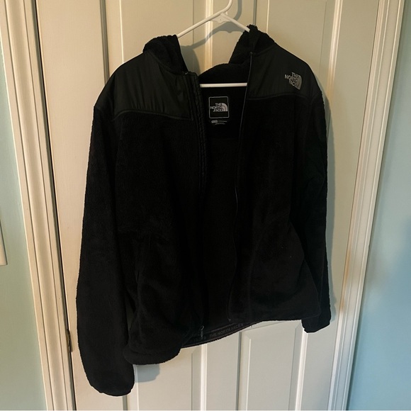 North Face fuzzy black jacket size XL. - Picture 2 of 9